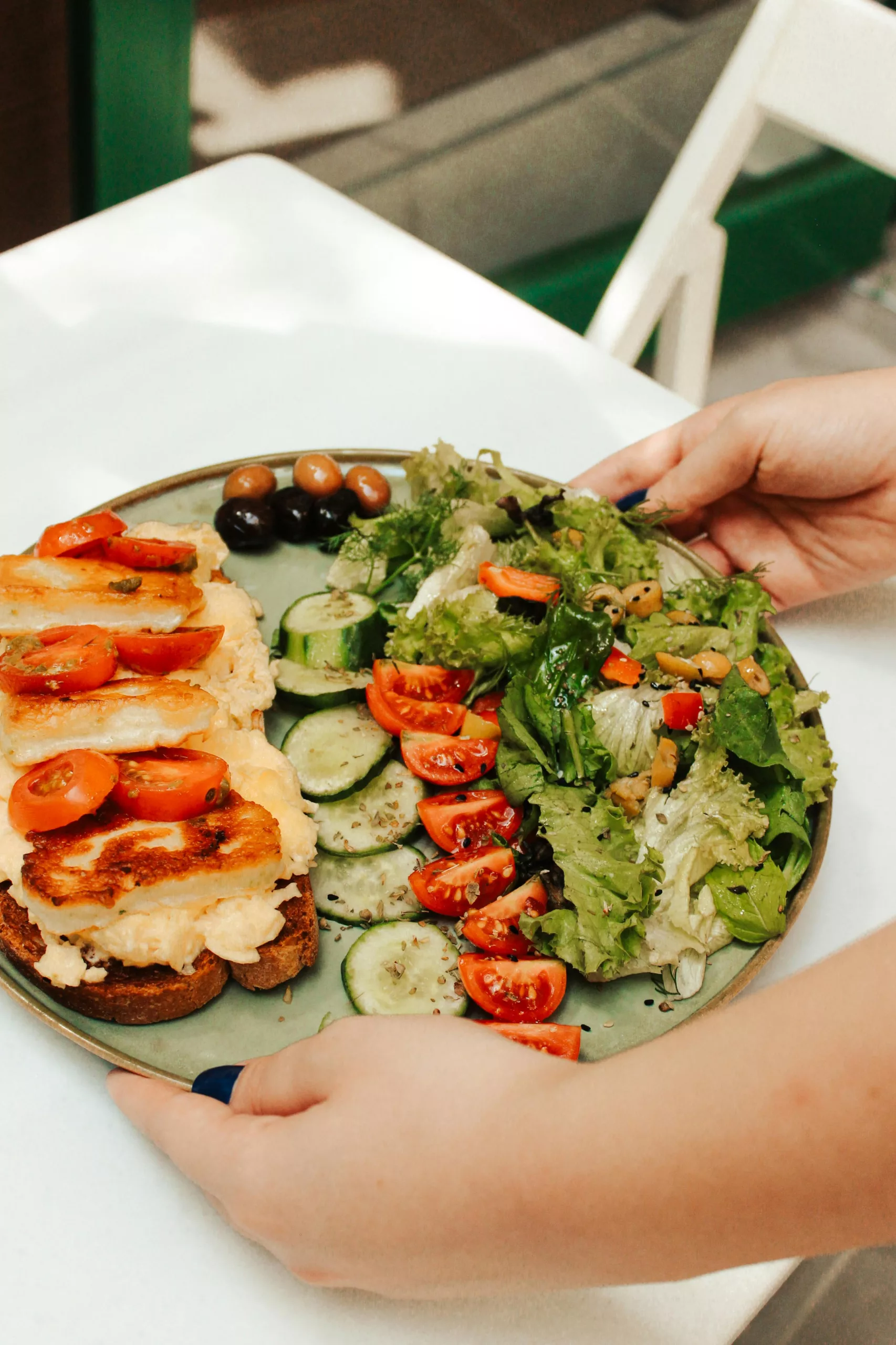 Une salade de concombre rafraîchissante et croquante